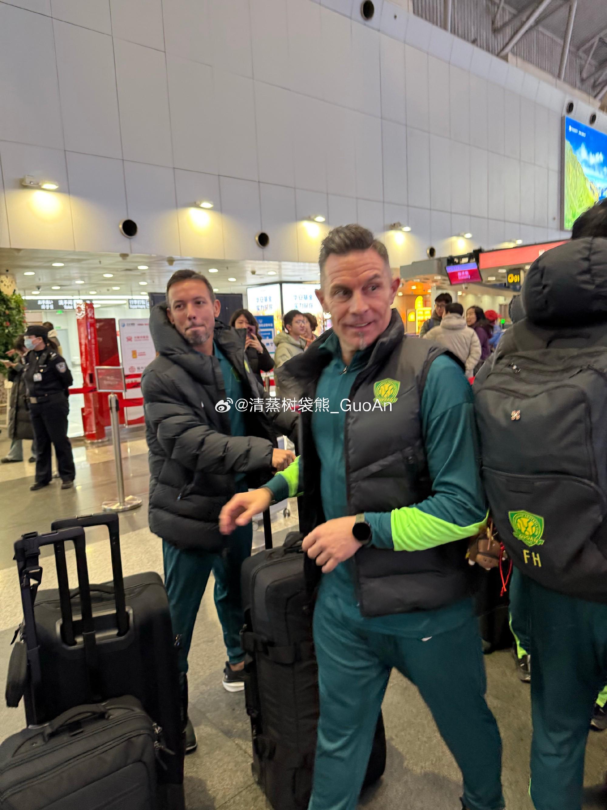 开云正版应用-博主：原成都蓉城门将教练汉斯正式加入北京国安教练组