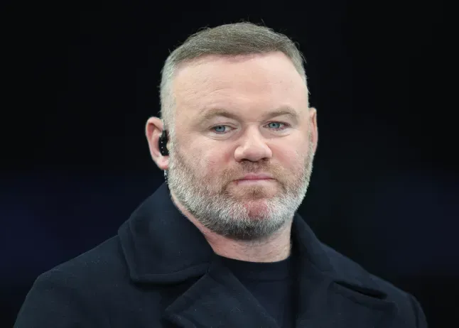 开云中国官网-鲁尼：科尔克兹状态起伏，罗伯逊该找斯洛特聊聊竞争主力