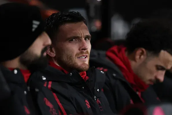 开云中国官网-鲁尼：科尔克兹状态起伏，罗伯逊该找斯洛特聊聊竞争主力