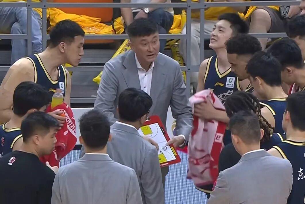 开云中国官网-广东男篮加时3分险胜北京，张皓嘉读秒绝杀 胡明轩23+6奎因39+9+8