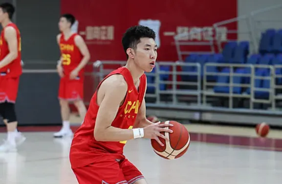 开云移动客户端-廖三宁半场出战13分钟,5中4、罚球3中2得到10分4篮板2助攻